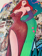 Charger l'image dans la galerie, Tableau Pop Art représentant Jessica Rabbit, réalisé sur planches de palette avec des couleurs vives et diverses techniques.