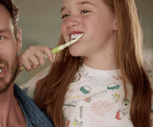 Charger l'image dans la galerie, Tube de dentifrice Signal pour enfants, goût fraise, spécial dents de lait, 3-6 ans, protection contre les caries.