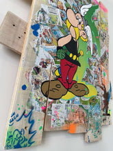 Charger l'image dans la galerie, Tableau POP Art Astérix sur bois recyclé, mélange de couleurs vives et techniques artistiques.