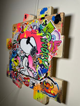 Charger l'image dans la galerie, Tableau artistique Snoopy en Pop Art, vibrant et coloré, avec détails ludiques et matériaux de haute qualité.