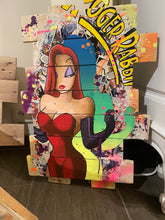 Charger l'image dans la galerie, Tableau Pop Art Jessica Rabbit sur bois recyclé, vibrant et détaillé, inspiré de Roger Rabbit.