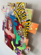 Charger l'image dans la galerie, Tableau Pop Art de Jessica Rabbit sur bois recyclé, avec des couleurs vives et des découpes de bandes dessinées.