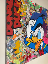 Charger l'image dans la galerie, Tableau Pop Art Donald Duck par Vincent STREIFF, riche en couleurs vives et stickers ludiques.