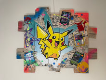 Charger l'image dans la galerie, Pikachu pop art on recycled wood palette, showcasing vibrant colors and playful design.