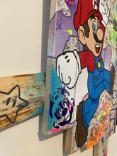 Charger l'image dans la galerie, Tableau POP Art représentant Mario Bros sur fond coloré de planches recyclées, débordant de créativité et d'énergie.