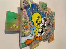 Charger l'image dans la galerie, Pop Art tableau of Titi and Grosminet on recycled wood, featuring vibrant colors and playful design.