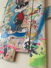 Charger l'image dans la galerie, Tableau Pop Art Bugs Bunny on wood, showcasing vibrant colors and detailed comic art.