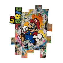 Charger l'image dans la galerie, Tableau en bois artisanal représentant Mario, inspiré du Pop art avec peinture vive et extraits de bandes dessinées.