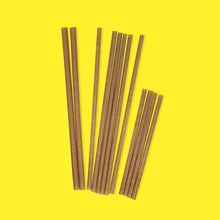 Charger l'image dans la galerie, Set of eco-friendly bagasse straws on a bright yellow background, perfect for cocktails and drinks.