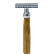 Charger l'image dans la galerie, Rasoir de sureté en chêne, fabriqué en France, écologique et durable, avec manche en bois naturel.