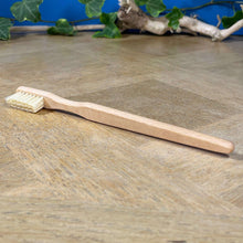 Charger l'image dans la galerie, Brosse à dents poils naturels et bois de hêtre | Novela