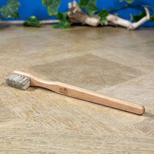 Charger l'image dans la galerie, Brosse à dents poils naturels et bois de hêtre | Novela