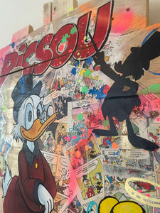 Colorful POP art tableau featuring Picsou with comic elements on a wooden palette surface.