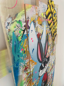 Tableau Pop Art Bugs Bunny with vibrant colors and comic book elements on wooden palette base.